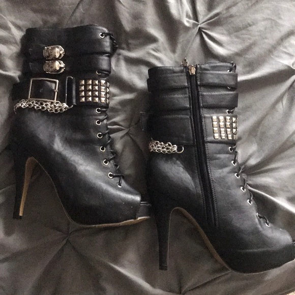 Avril Lavigne US size 8 heeled boot. - Picture 1 of 5